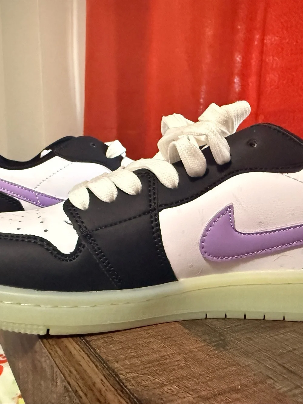 Nike  Low-Top Sneakers in Black, White & Lavender